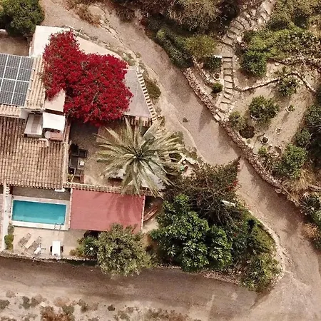 Dachterrassenzimmer In Romantischem Mit Pool
